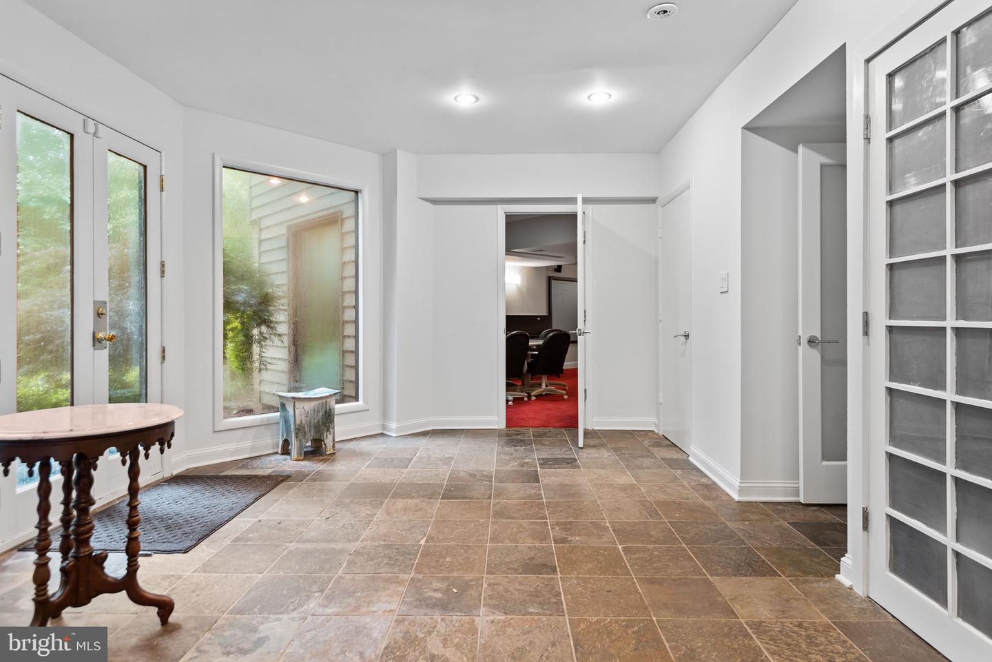 9124 Vendome Dr