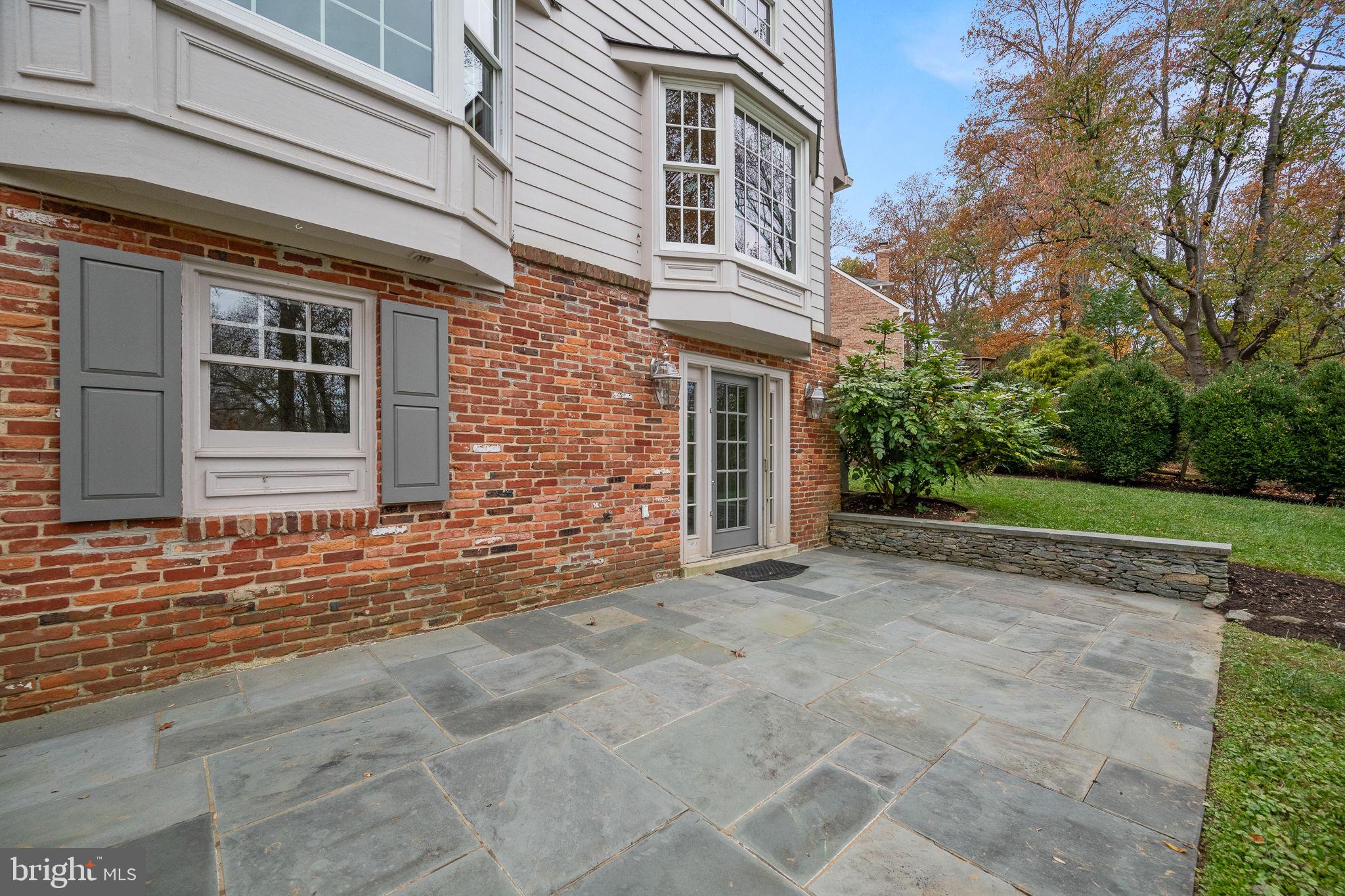 11932 Ledgerock Ct