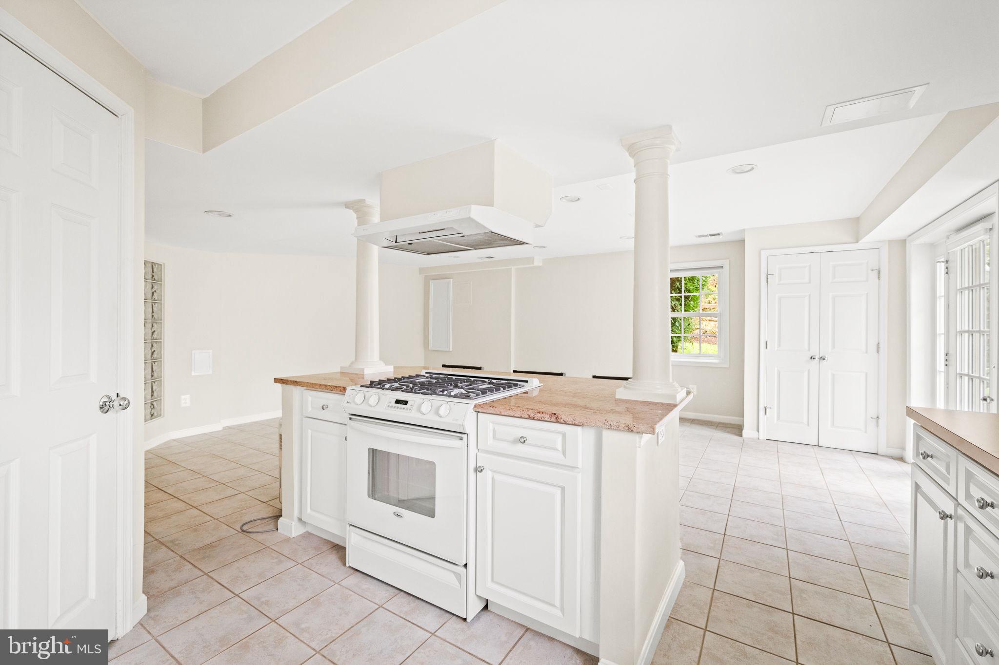 11932 Ledgerock Ct