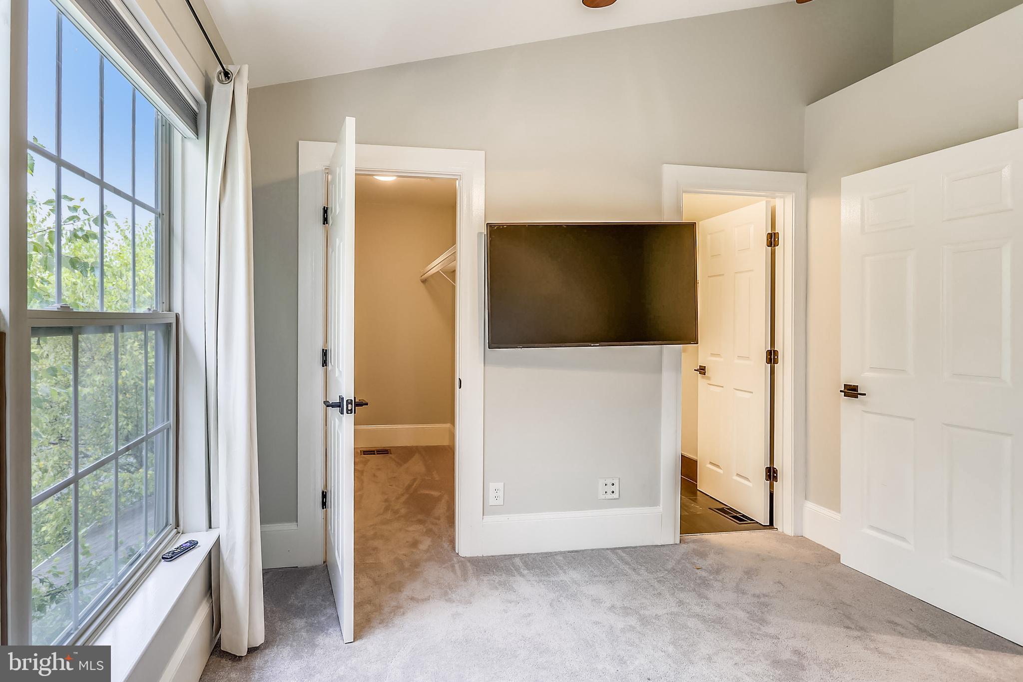 307-B Fallsgrove Dr