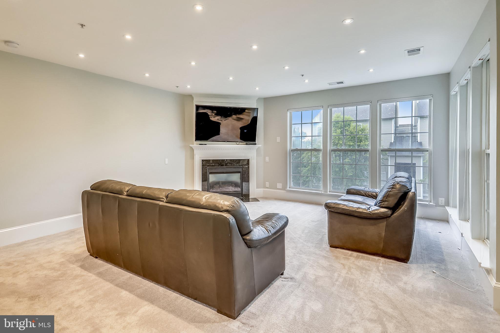 307-B Fallsgrove Dr
