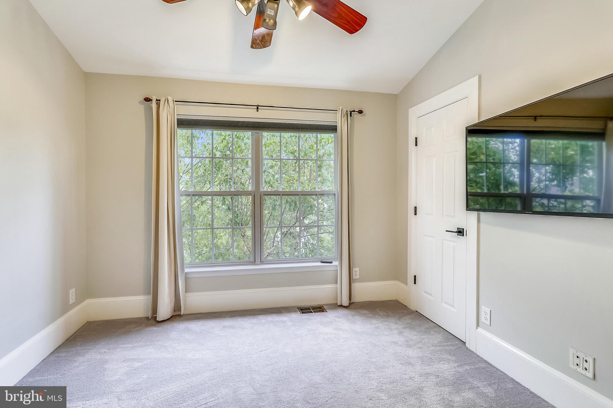 307-B Fallsgrove Dr