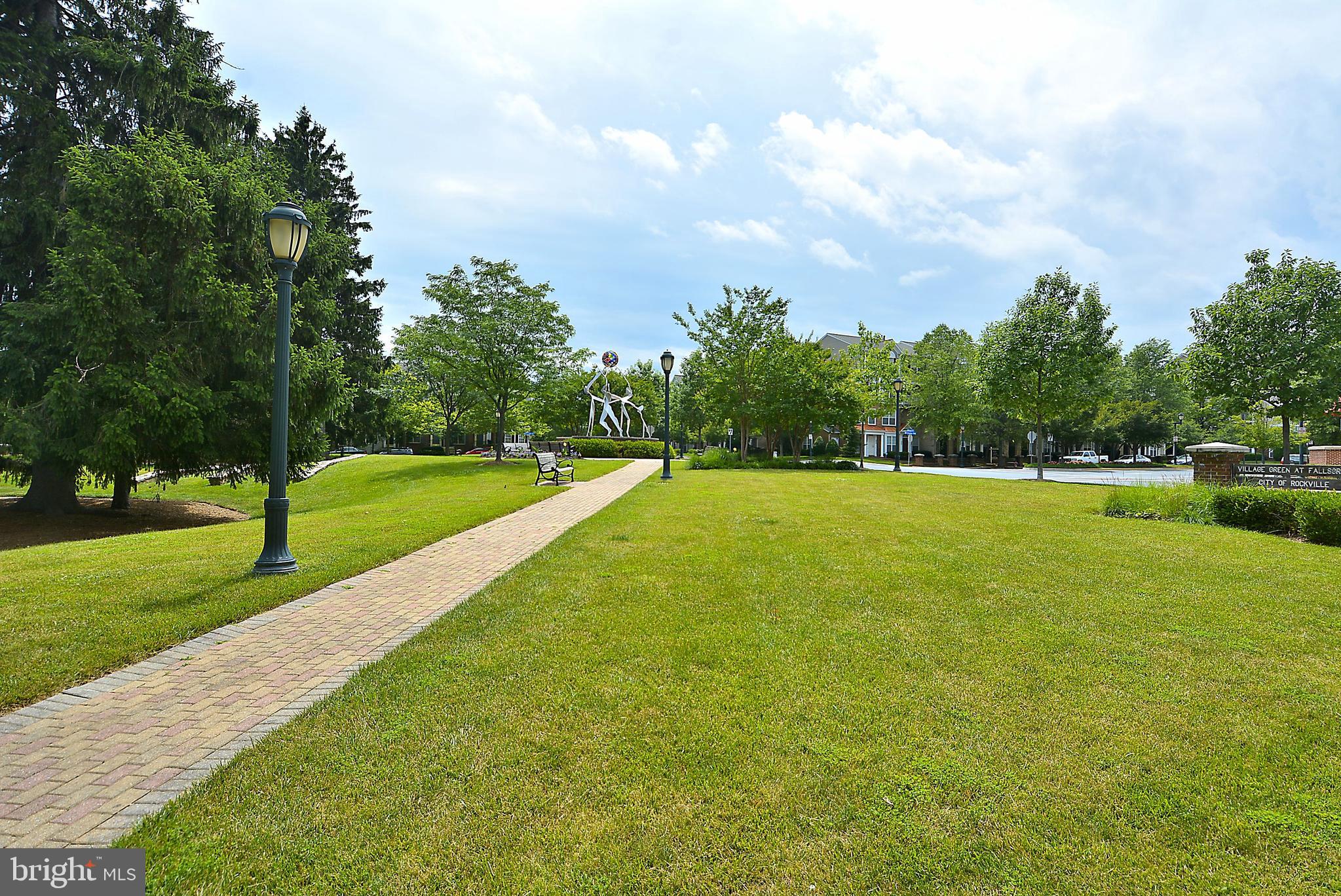 307-B Fallsgrove Dr