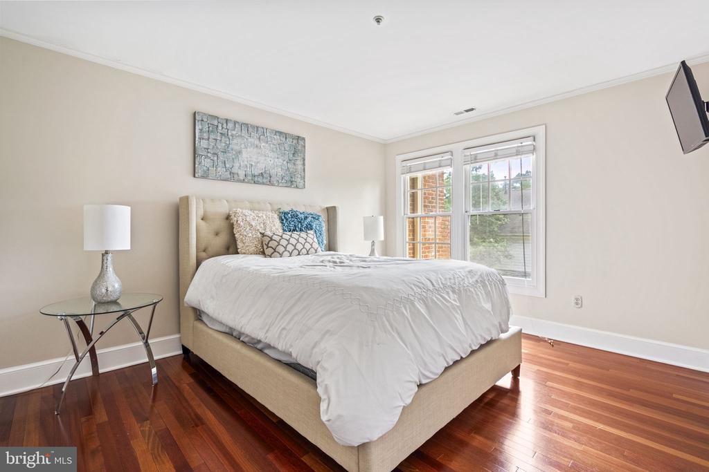 15408 Sterling Dr