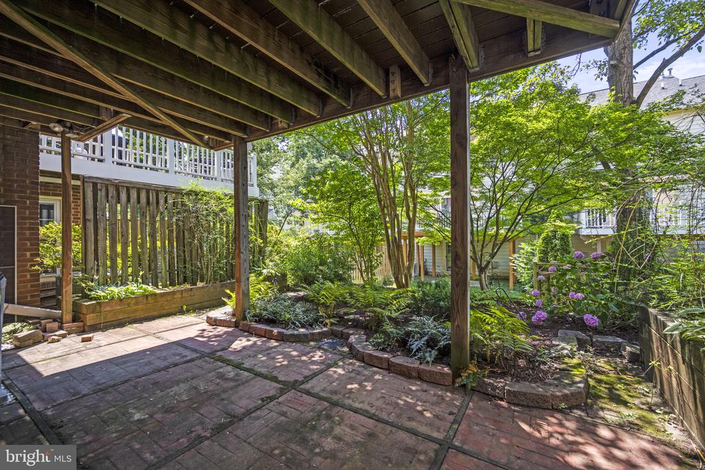 15408 Sterling Dr