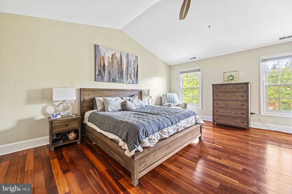 15408 Sterling Dr