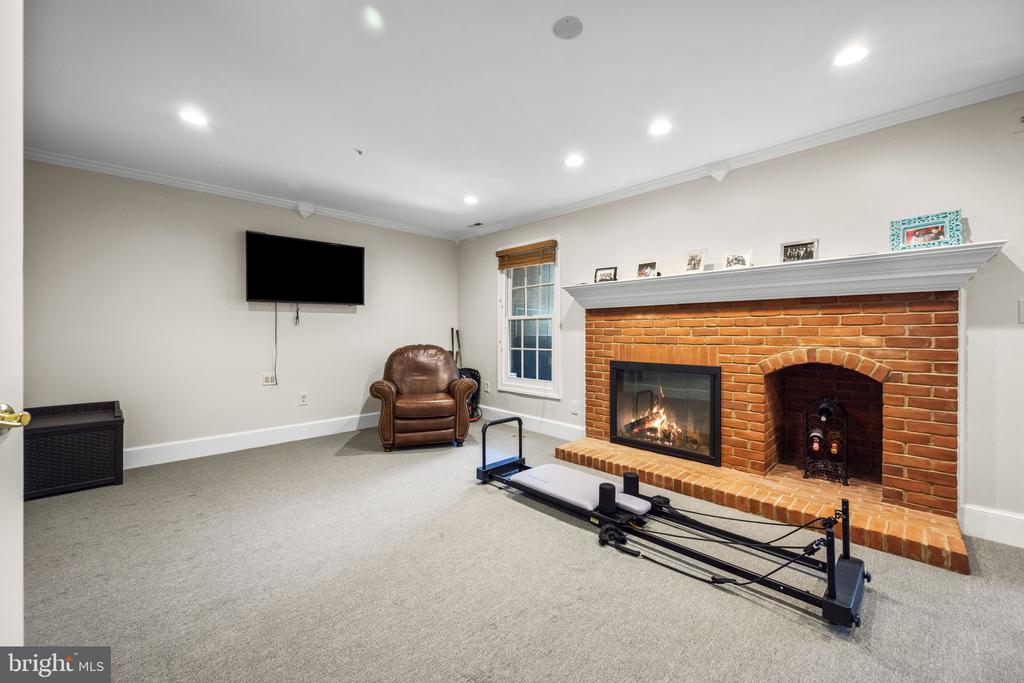 15408 Sterling Dr