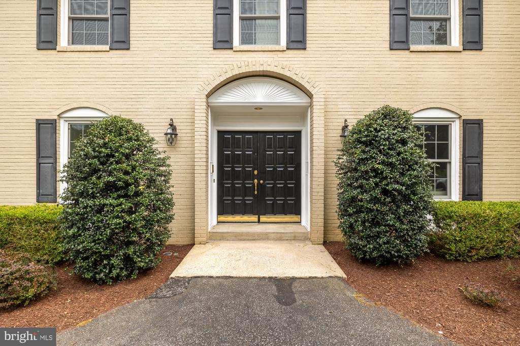 9908 Bedfordshire Ct