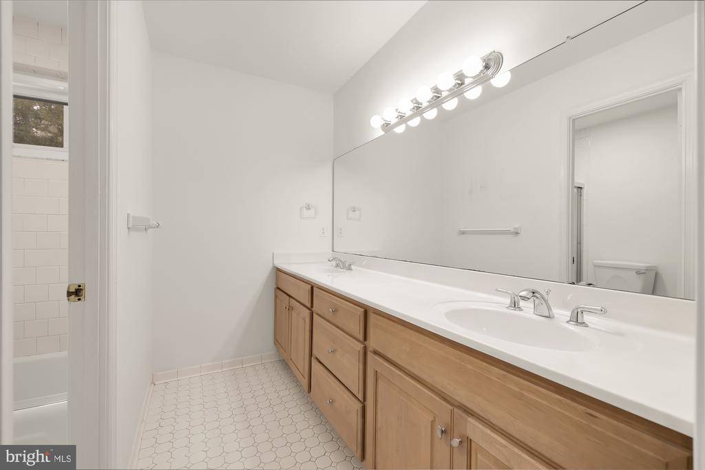 9908 Bedfordshire Ct