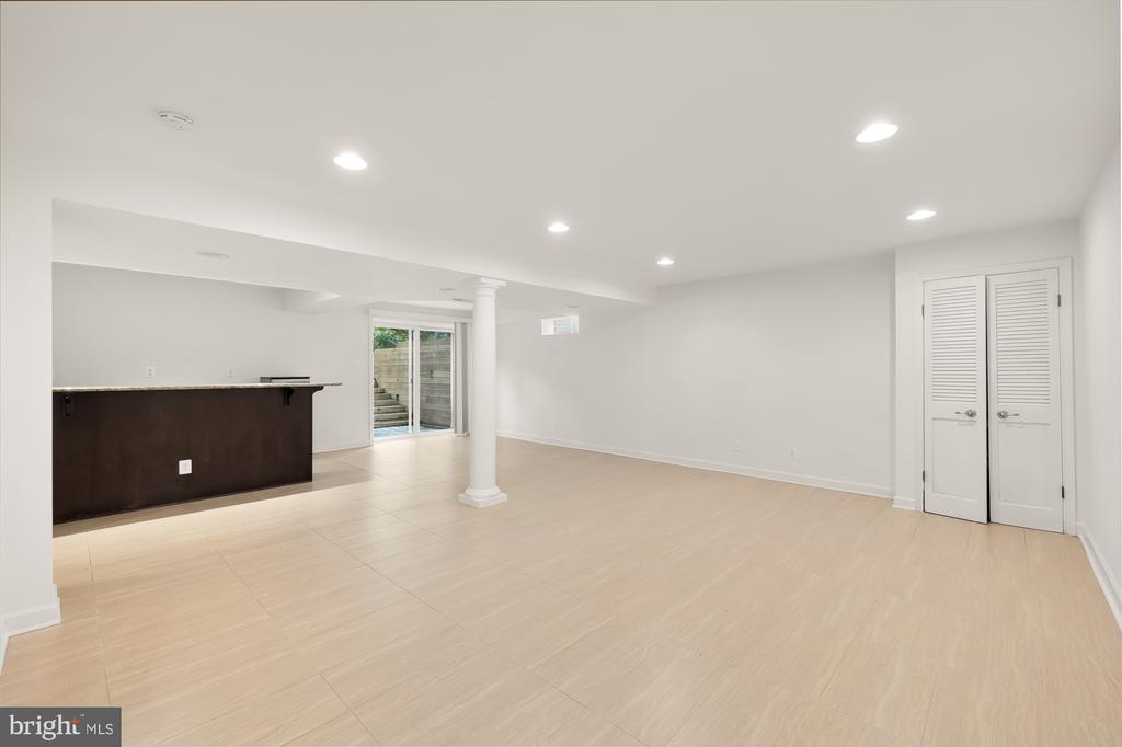 9908 Bedfordshire Ct
