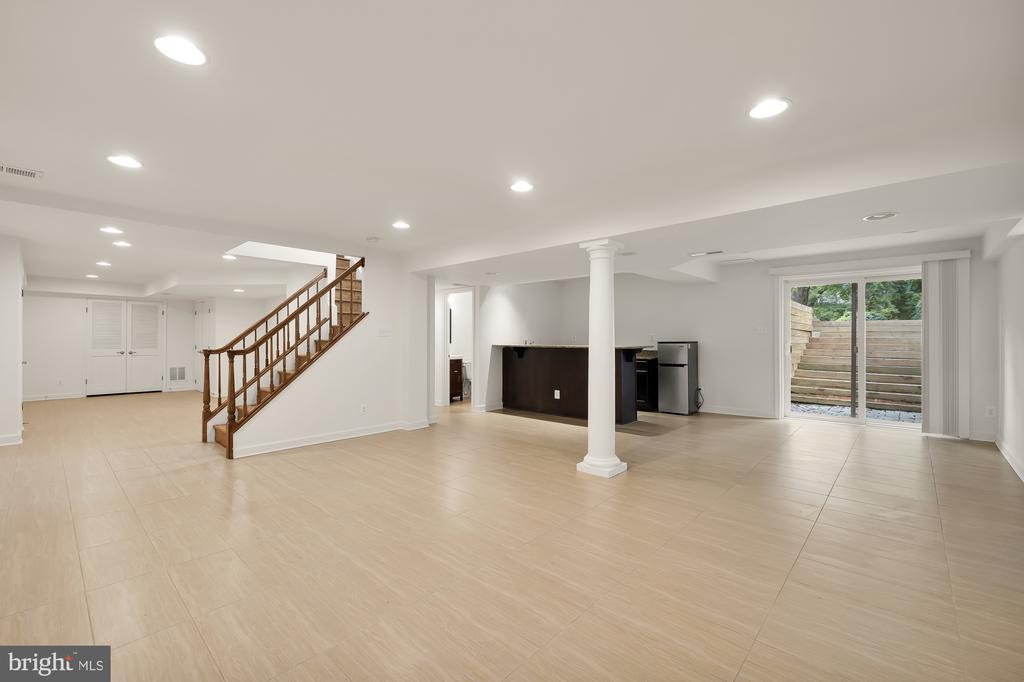 9908 Bedfordshire Ct