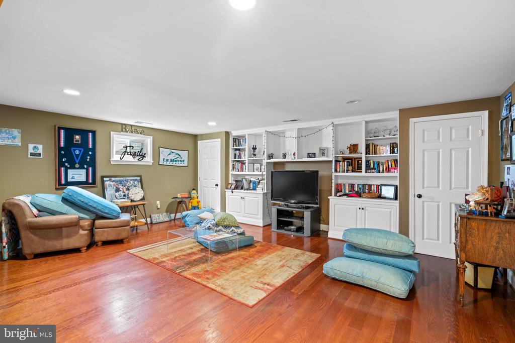 4533 Hornbeam Dr
