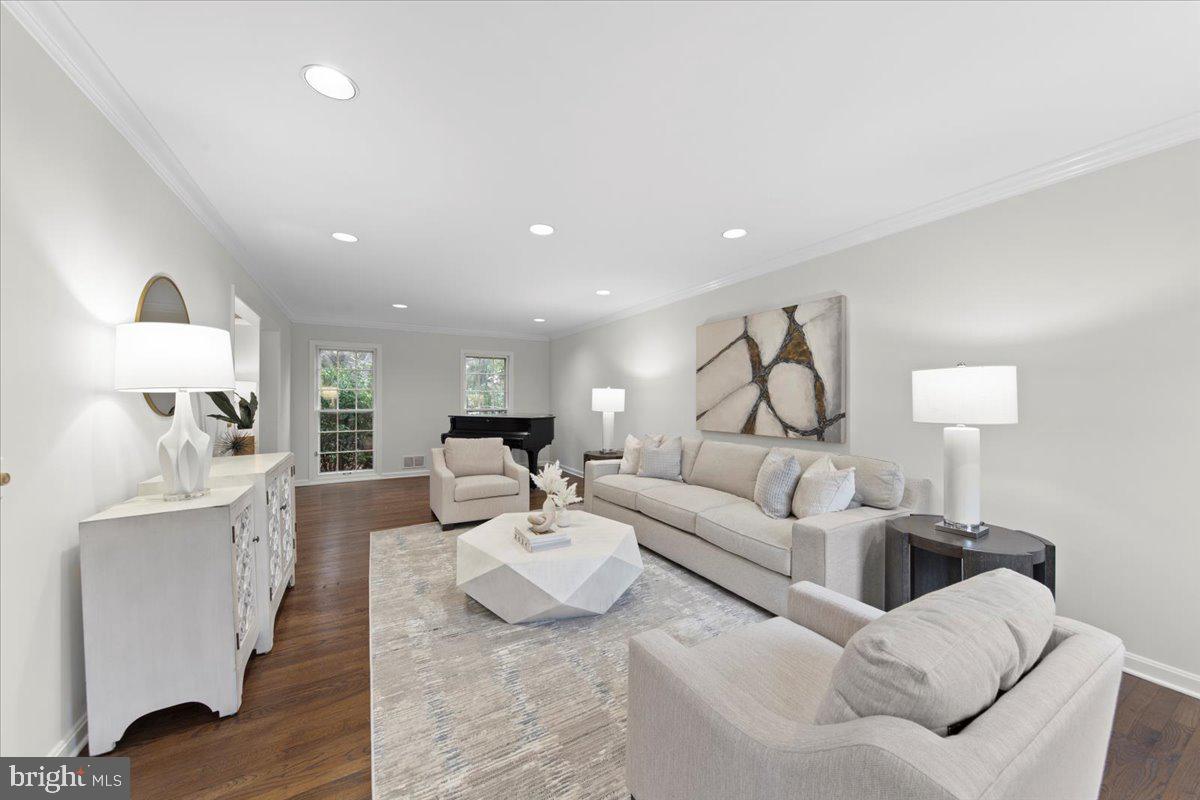 8708 Wandering Trail Dr