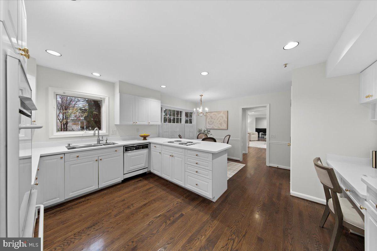 8708 Wandering Trail Dr