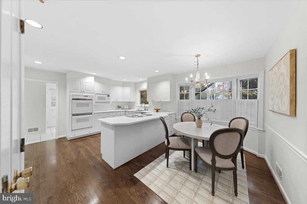 8708 Wandering Trail Dr