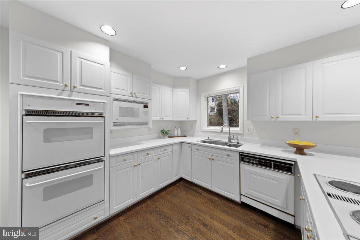 8708 Wandering Trail Dr