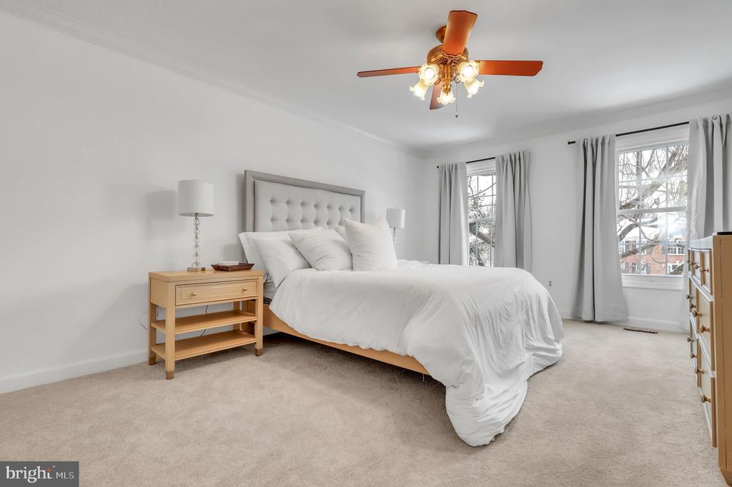 9 Morning Light Ct