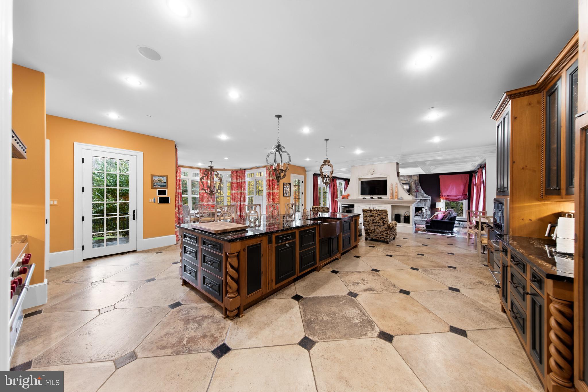 8609 Country Club Dr