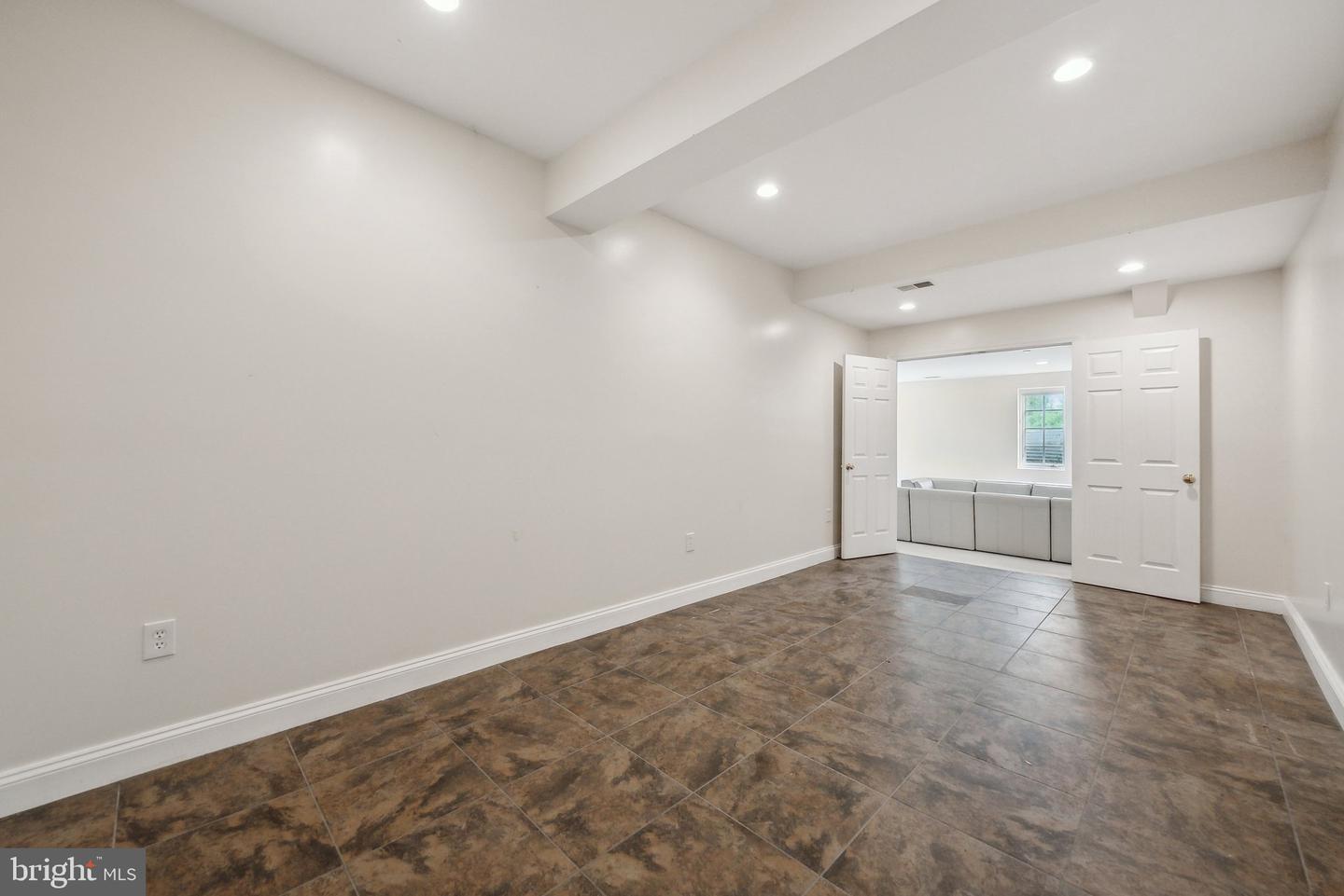 10617 Burbank Dr