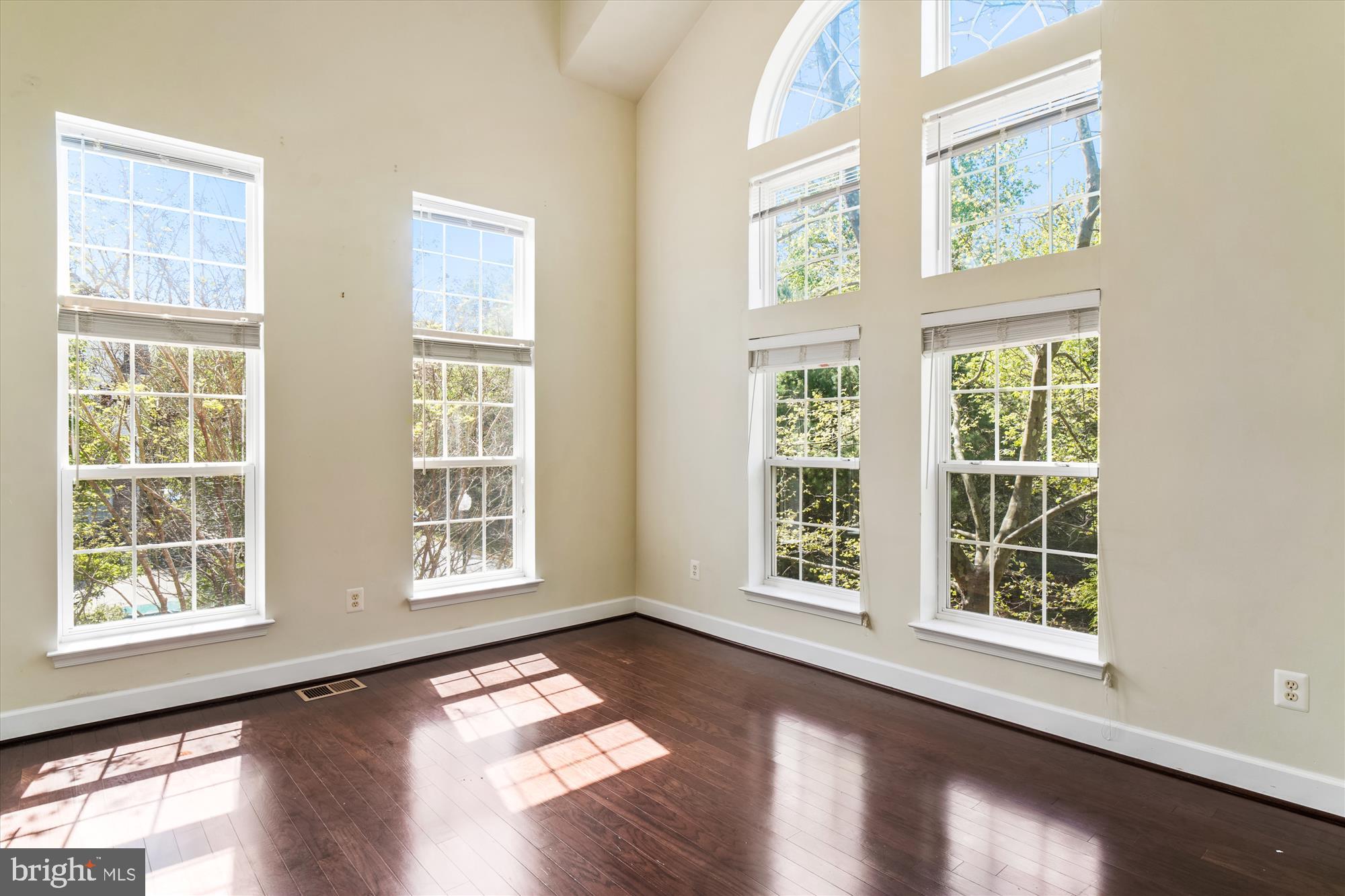 19437 Dover Cliffs Cir