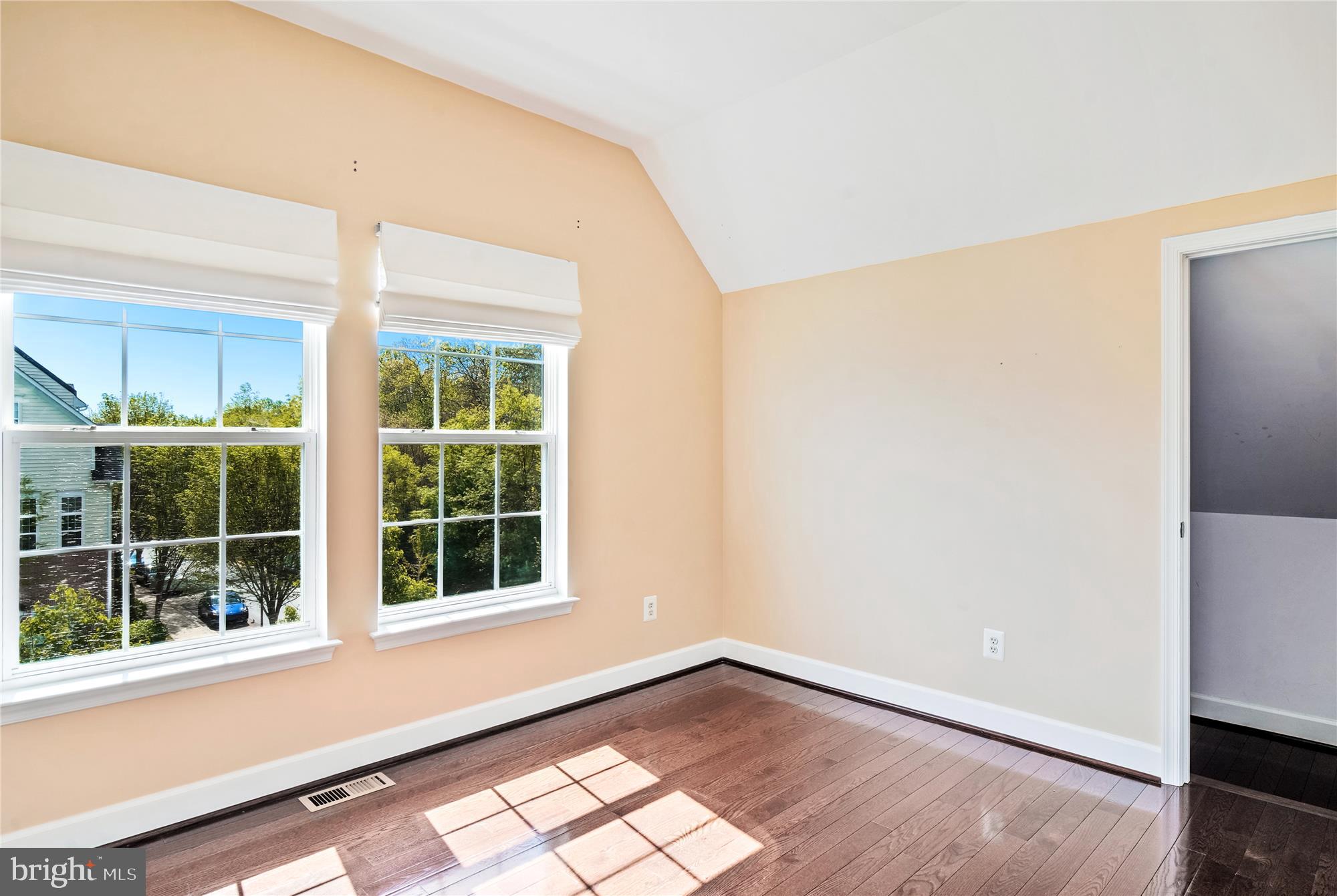 19437 Dover Cliffs Cir