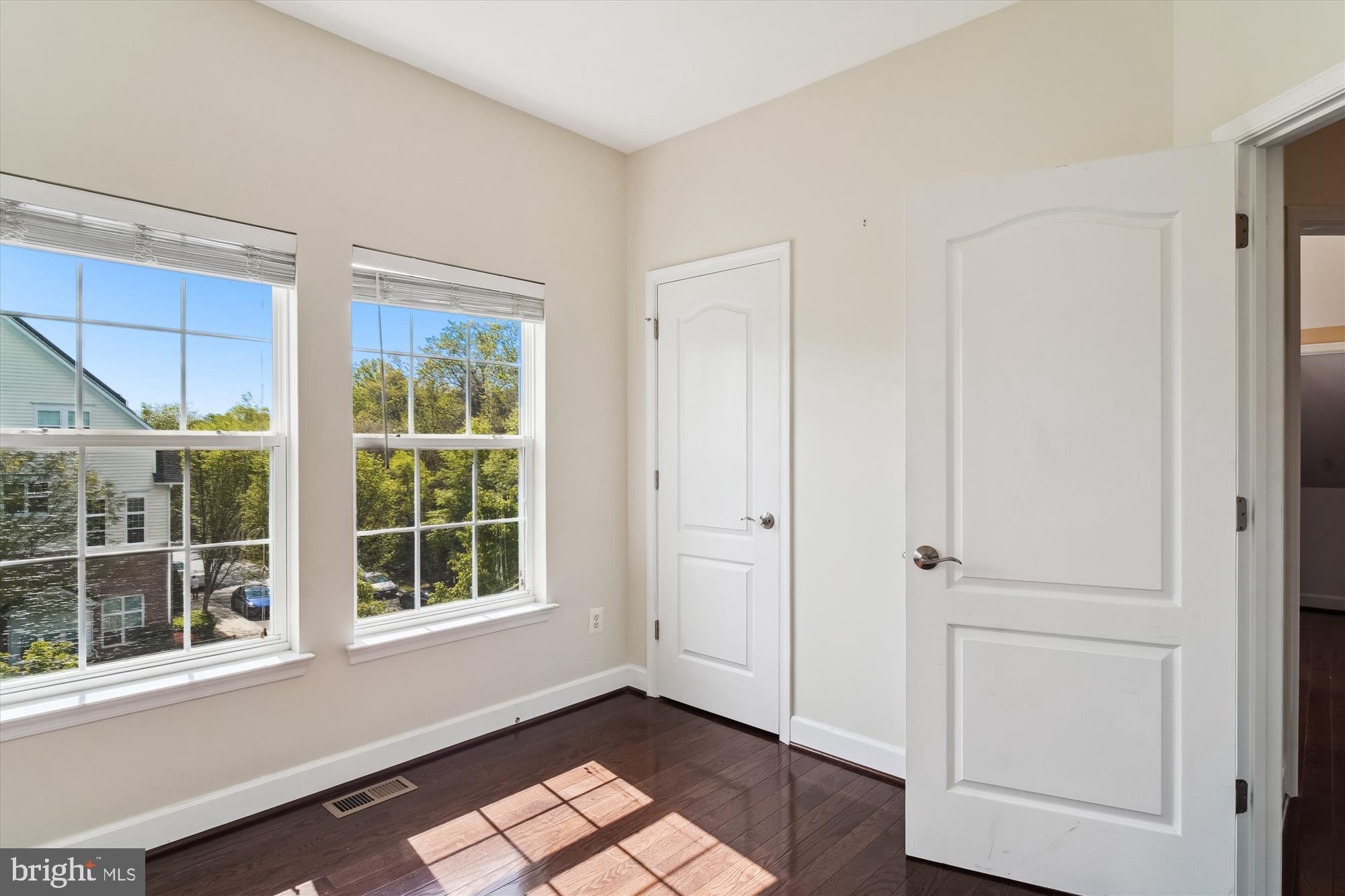 19437 Dover Cliffs Cir