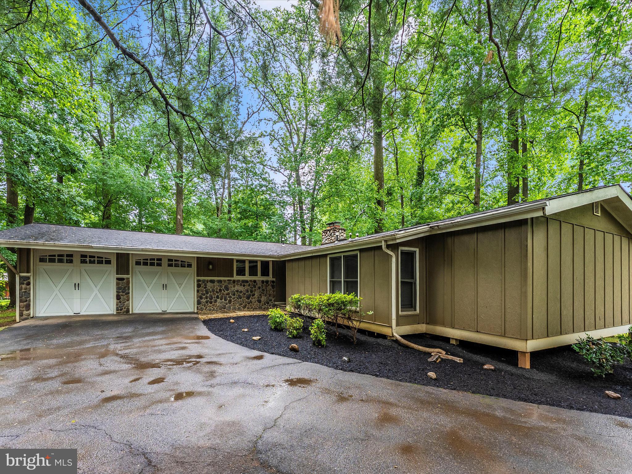 2264 Glenmore Ter