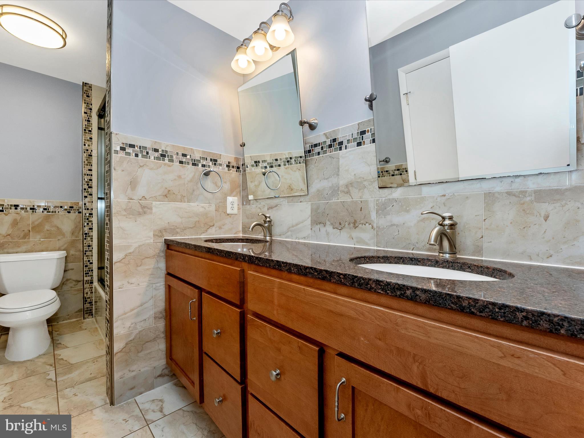 2264 Glenmore Ter
