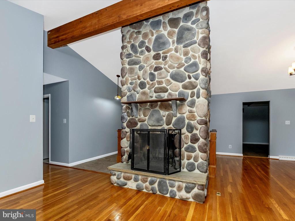 2264 Glenmore Ter