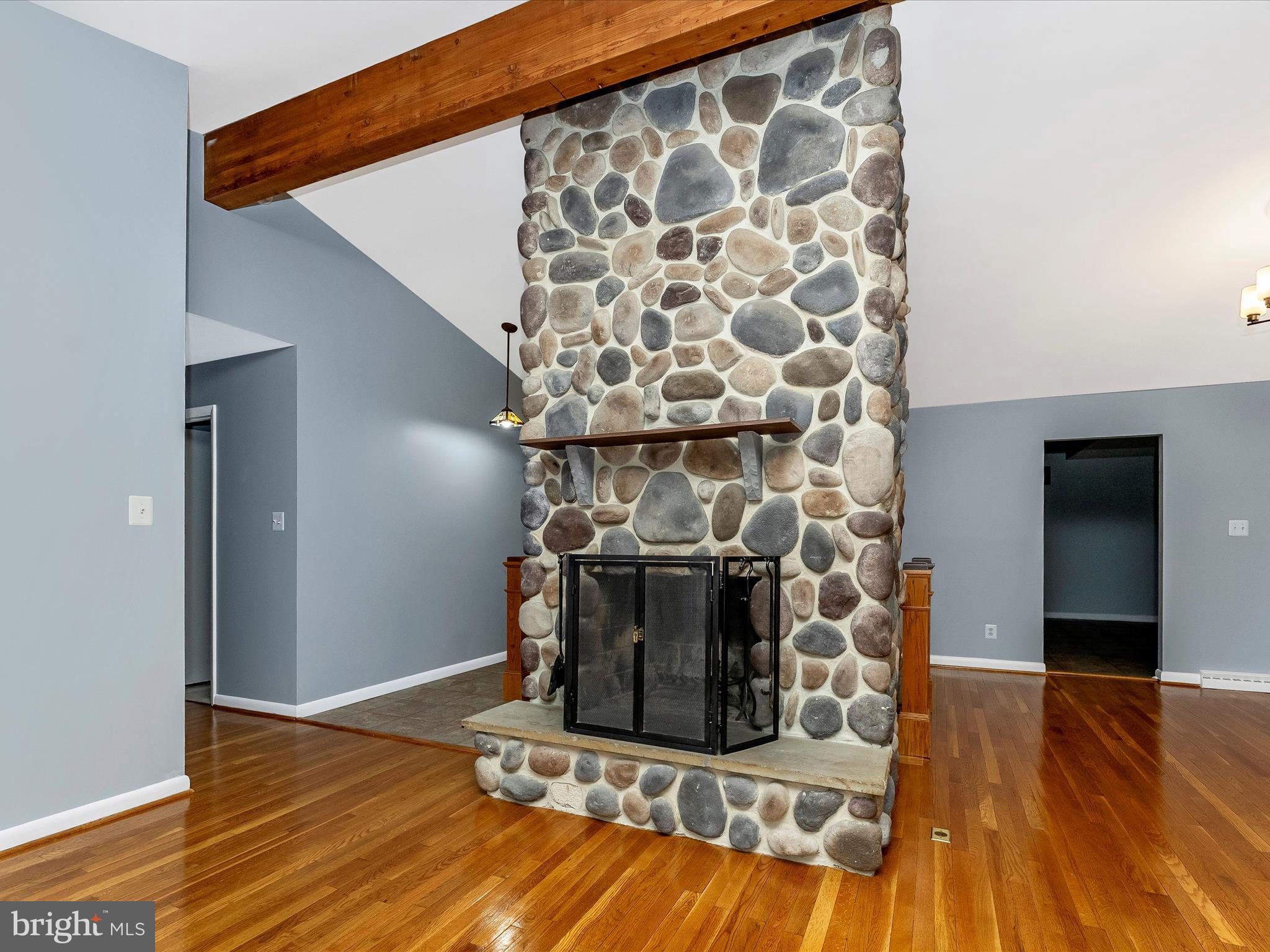 2264 Glenmore Ter