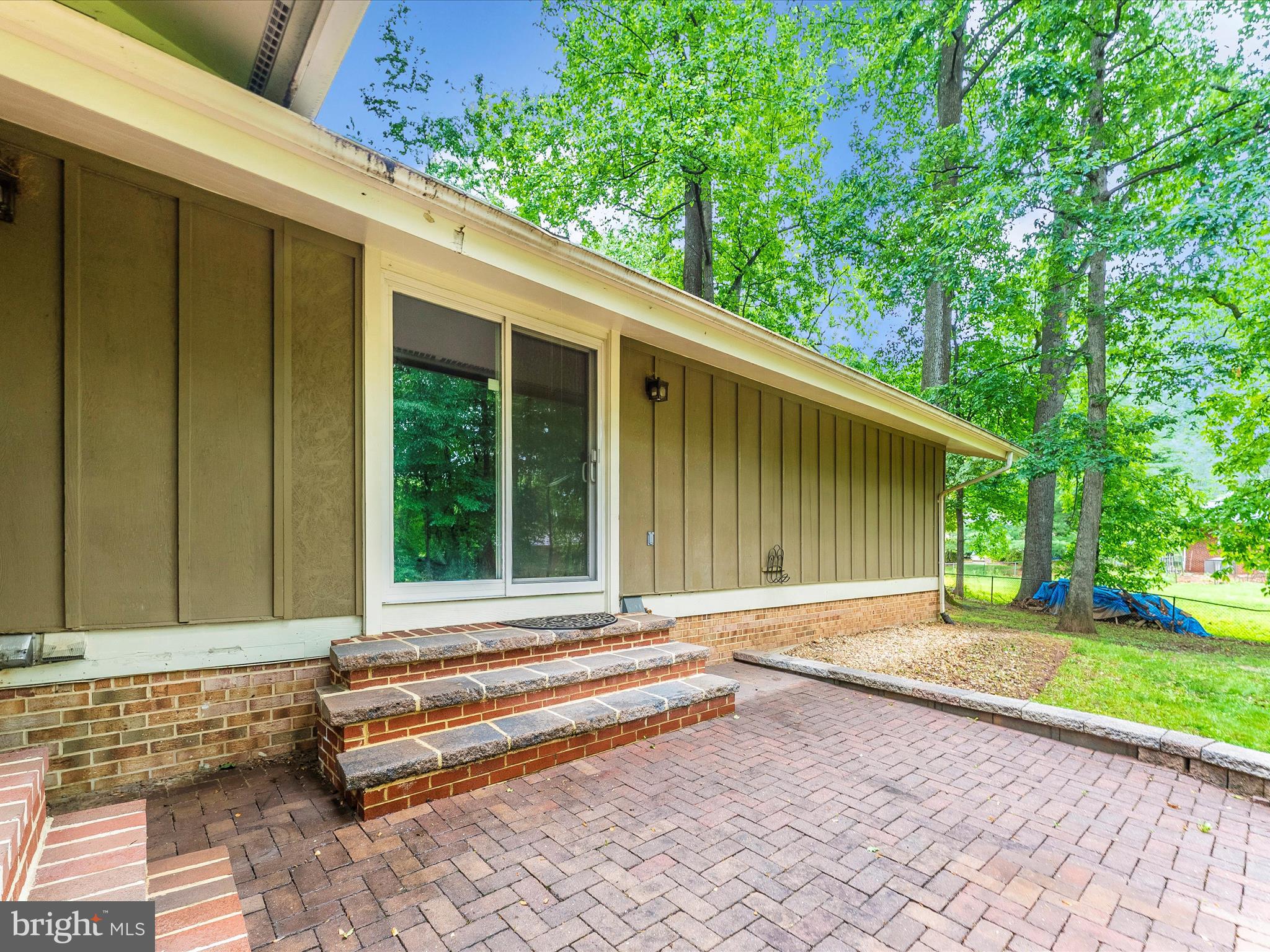 2264 Glenmore Ter