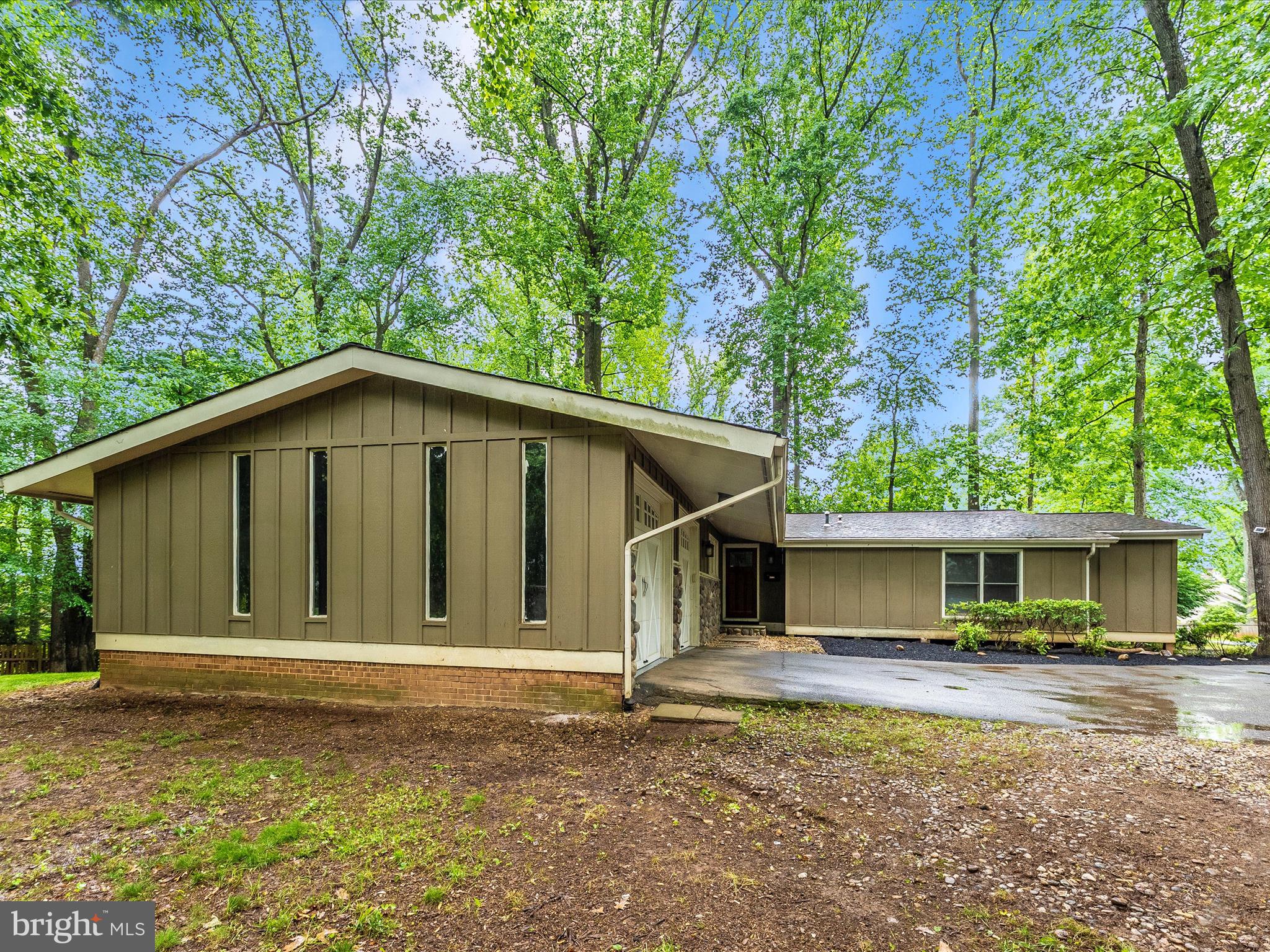 2264 Glenmore Ter