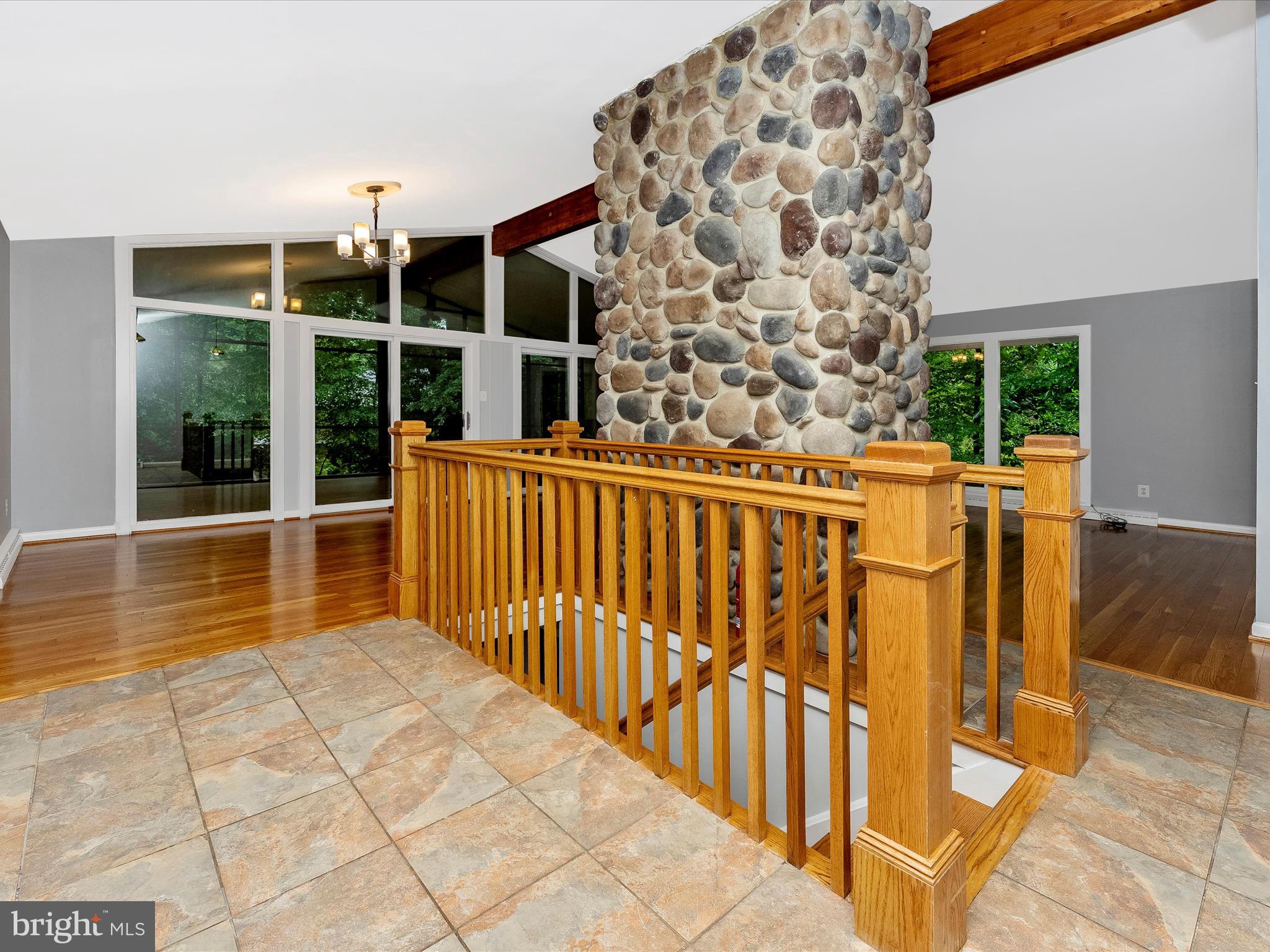 2264 Glenmore Ter