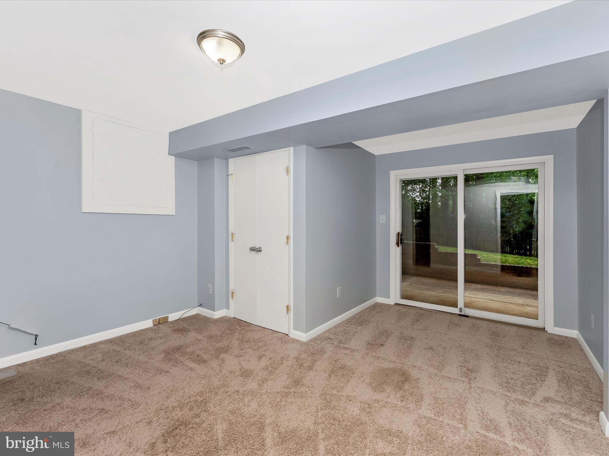 2264 Glenmore Ter