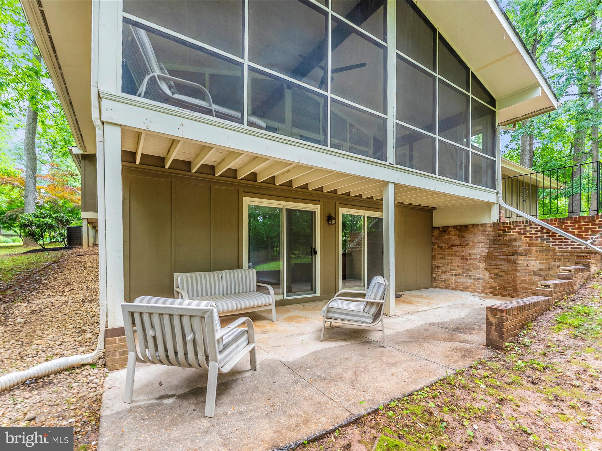 2264 Glenmore Ter