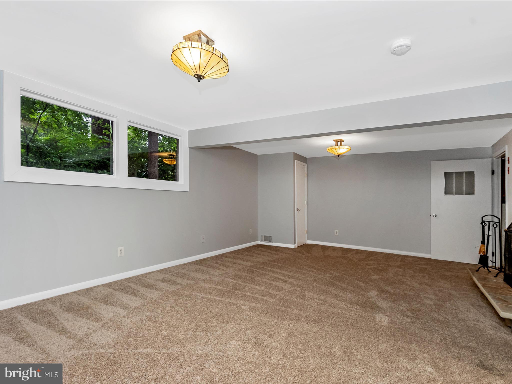 2264 Glenmore Ter