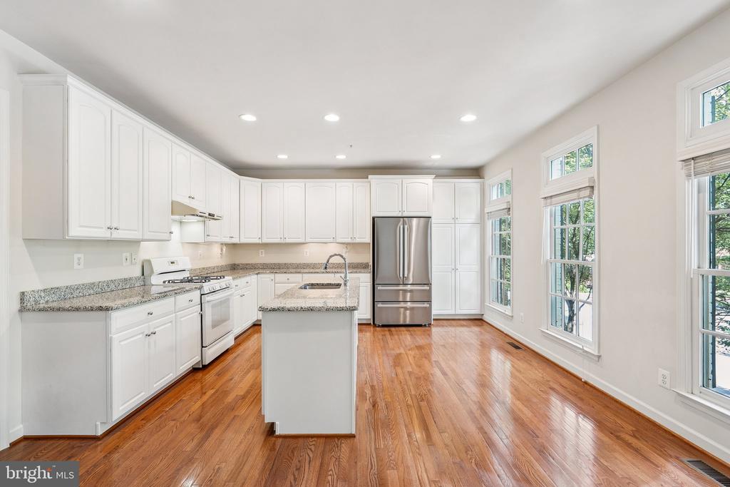 817 Oak Knoll Ter