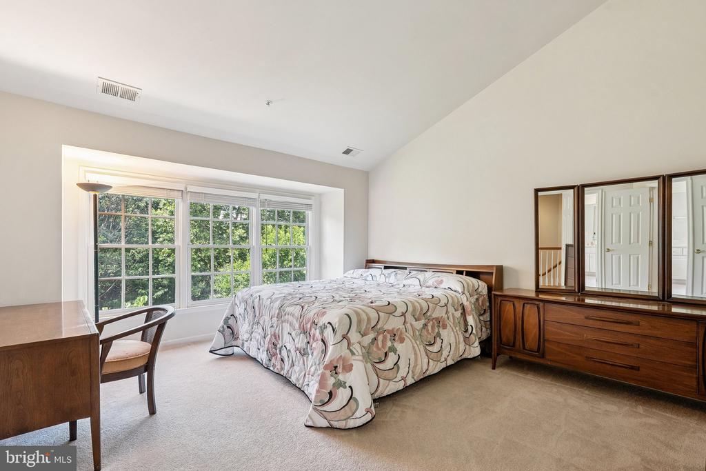 817 Oak Knoll Ter