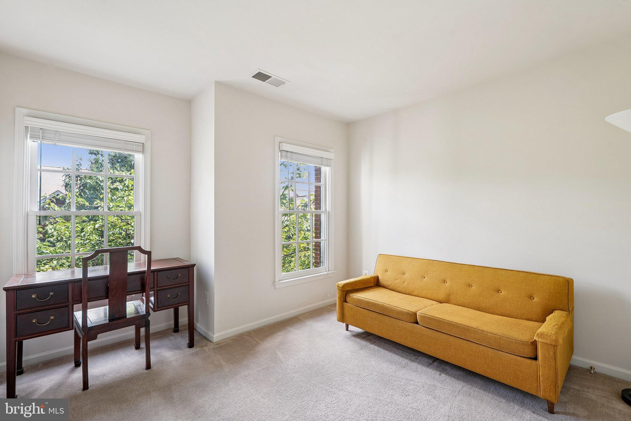 817 Oak Knoll Ter