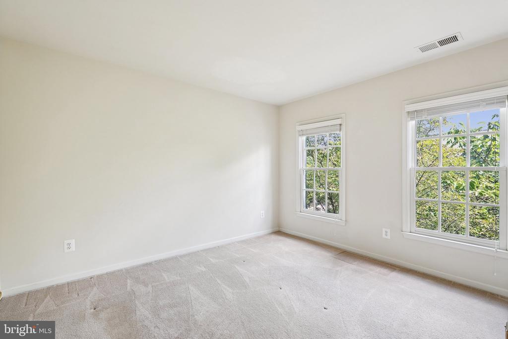 817 Oak Knoll Ter