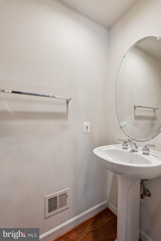 817 Oak Knoll Ter