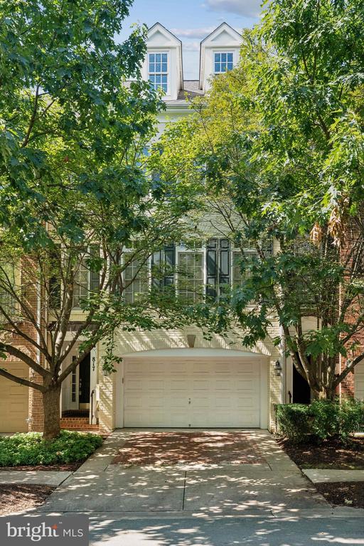 817 Oak Knoll Ter