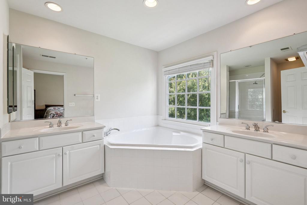 817 Oak Knoll Ter