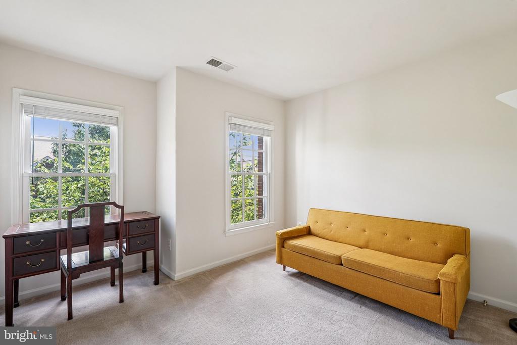 817 Oak Knoll Ter