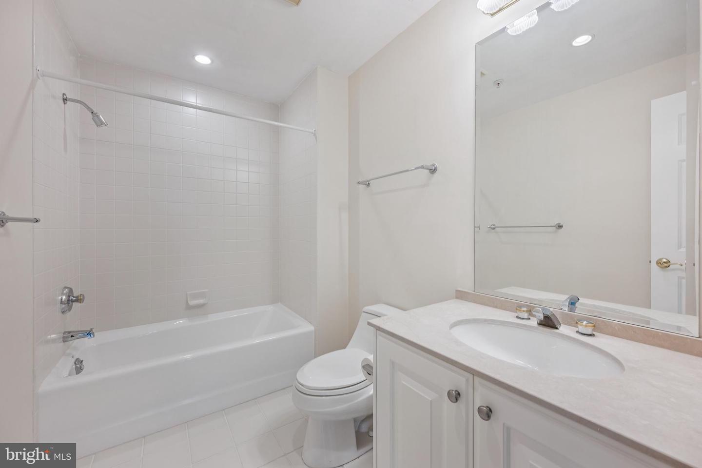 5630 Wisconsin Ave #506