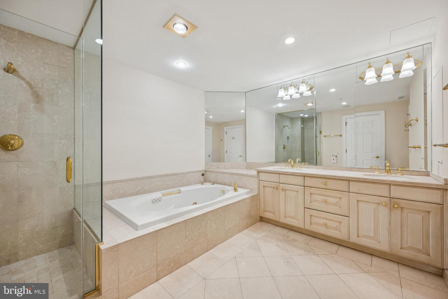 5630 Wisconsin Ave #506