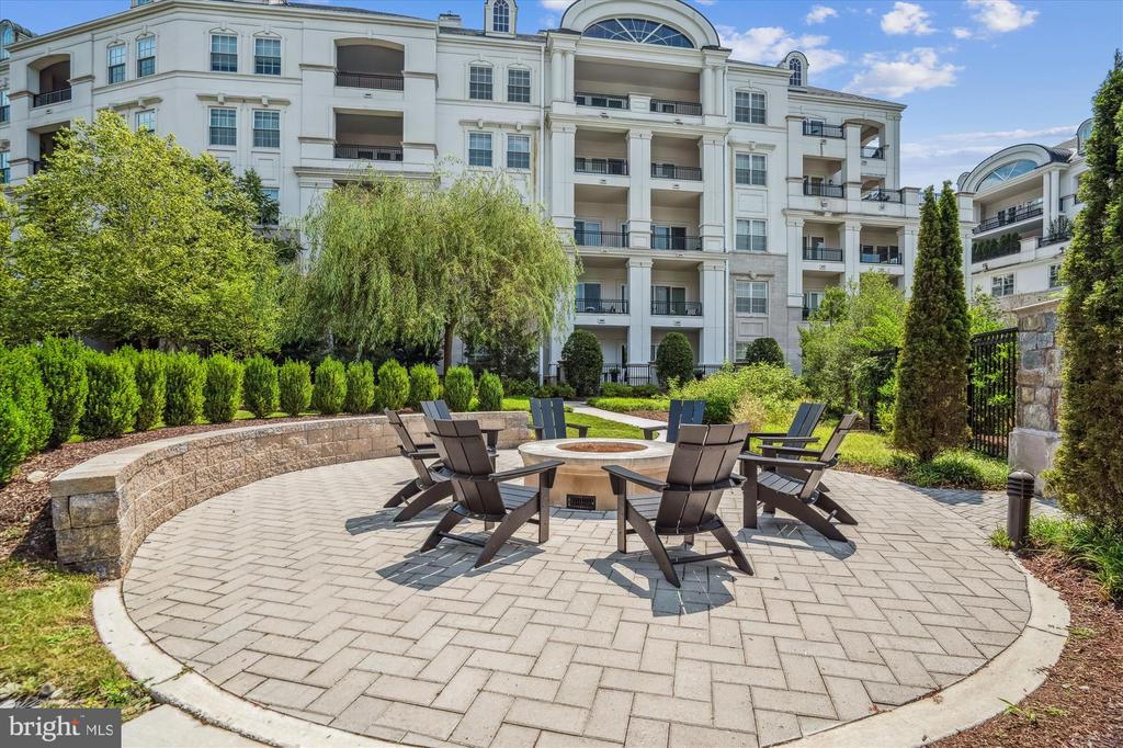 8229 RIVER ROAD