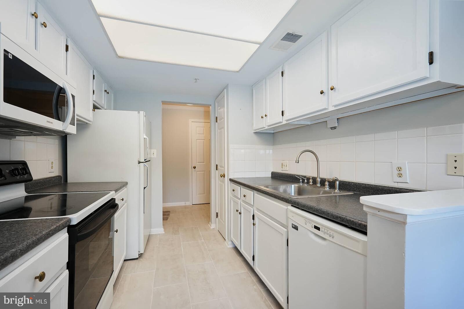 800 AMBER TREE COURT 204