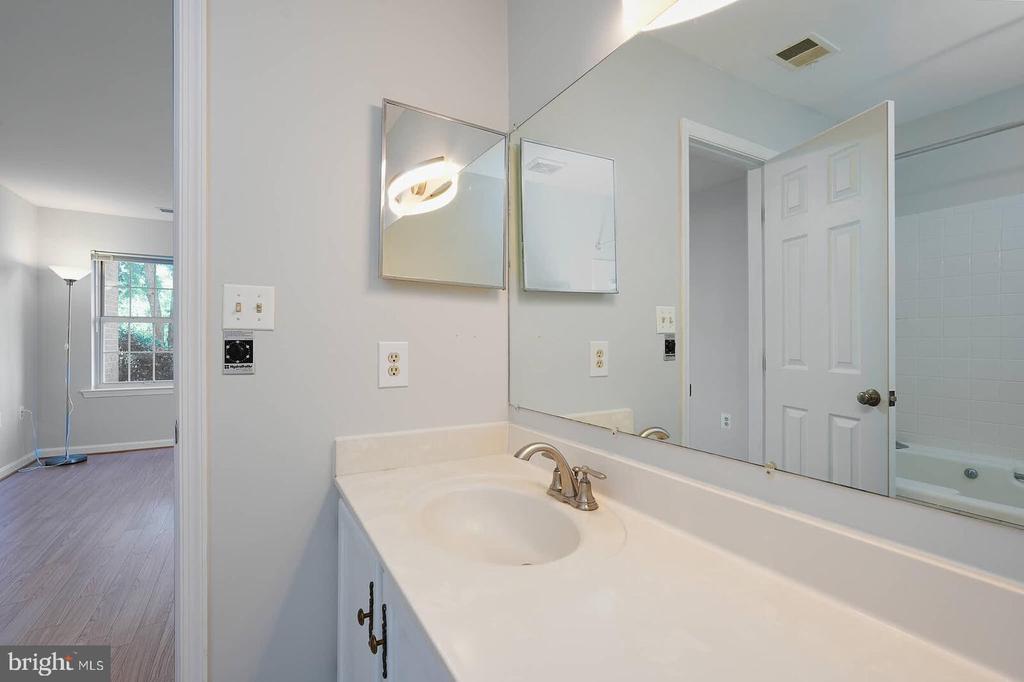 800 AMBER TREE COURT 204