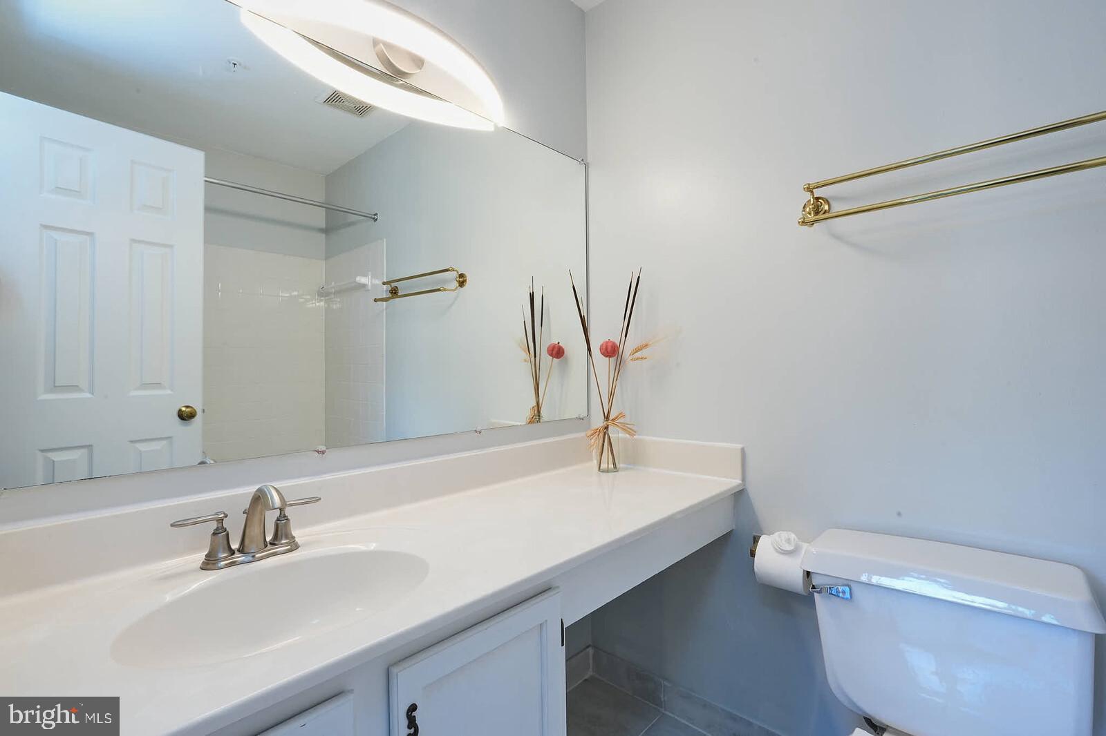 800 AMBER TREE COURT 204